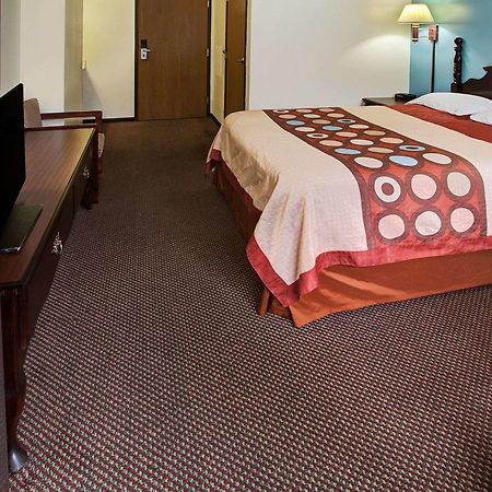 Super 8 By Wyndham Heath/Newark Hotel Exterior foto