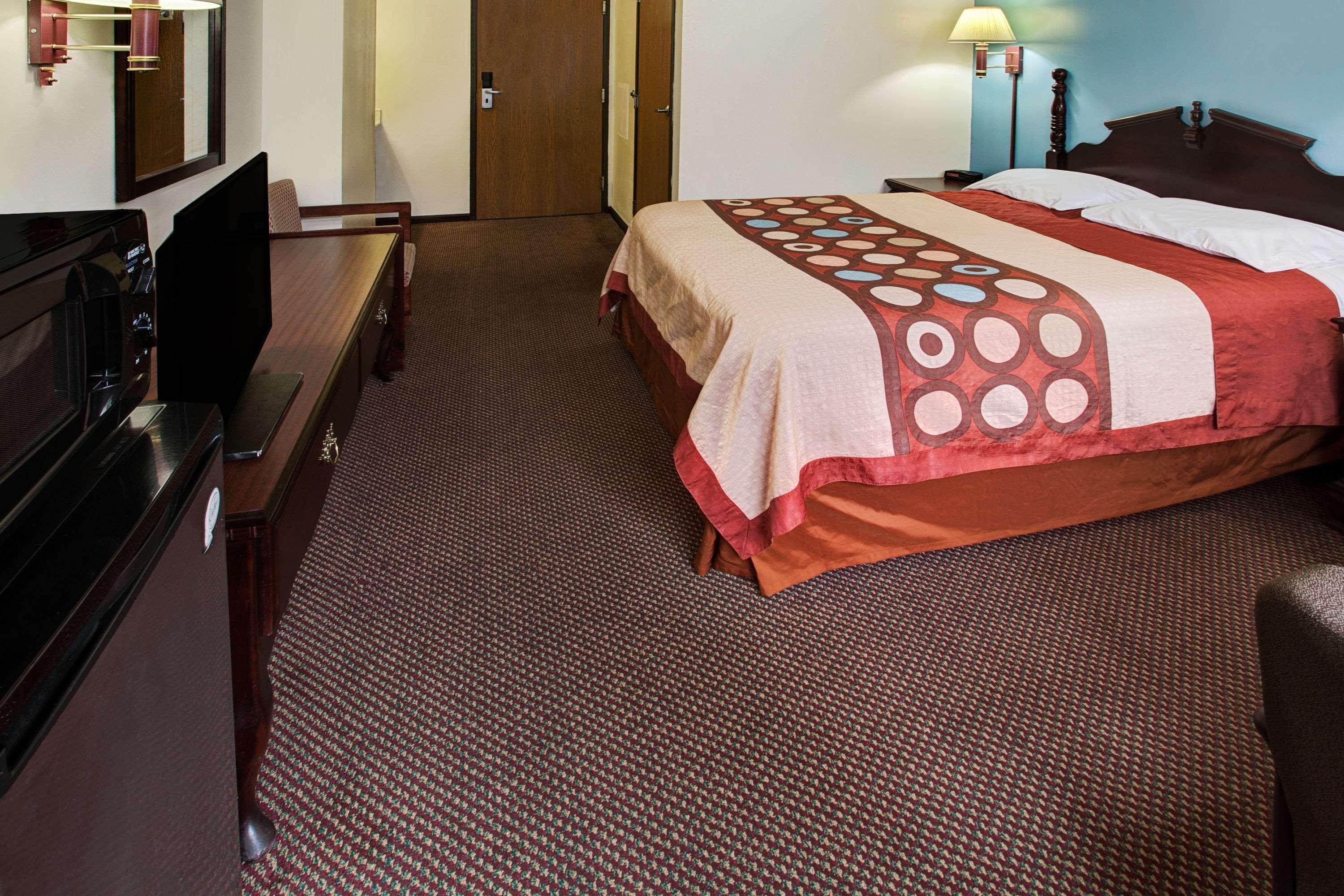 Super 8 By Wyndham Heath/Newark Hotel Exterior foto